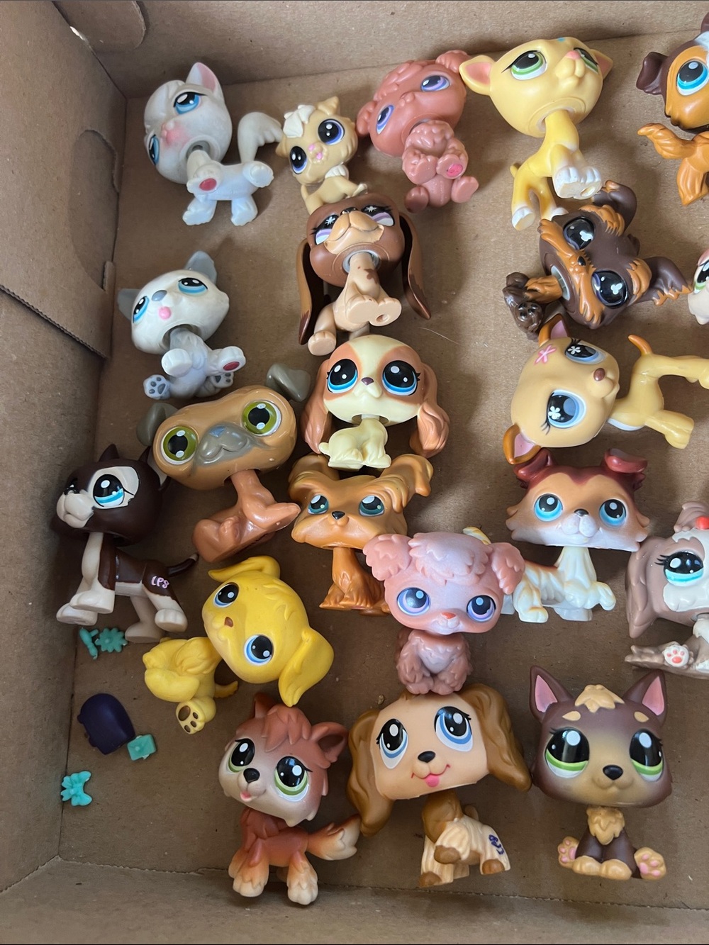 Lot of 28 Assorted Littlest Pet Shop Figures - LPS - Picture 2 of 3